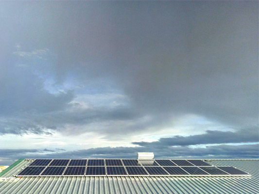 INSTALACIÓN FOTOVOLTAICA 5,2kWp EN CUBIERTA DE NAVE INDUSTRIAL (CUENCA)