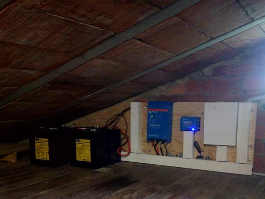 CUARTO TÉCNICO EN REFUGIO DE MONTAÑA (BIZKAIA). 2,76kWh-1,2kWn