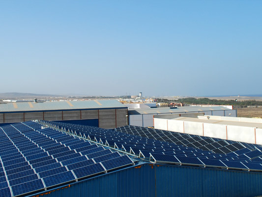 INSTALACIÓN DE CONEXIÓN A RED DE 100kWp SOBRE CUBIERTA INDUSTRIAL EN FUERTEVENTURA (ISLAS CANARIAS)