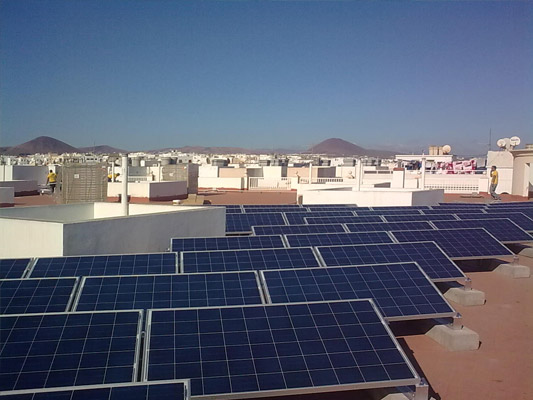 INSTALACIÓN DE CONEXIÓN A RED DE 130 kWp SOBRE CUBIERTA RESIDENCIAL EN LANZAROTE (ISLAS CANARIAS)