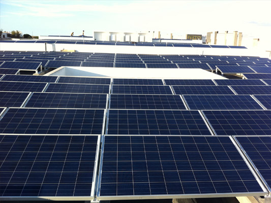 INSTALACIÓN DE CONEXIÓN A RED DE 100 kWp SOBRE CUBIERTA RESIDENCIAL EN LANZAROTE (ISLAS CANARIAS)